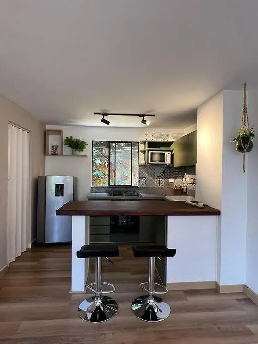 Apartamento Amueblado En El Poblado Medellin - San 0*,