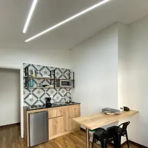 Cerca Al Centro Comercial Santafe A105 By Roots Apartamento